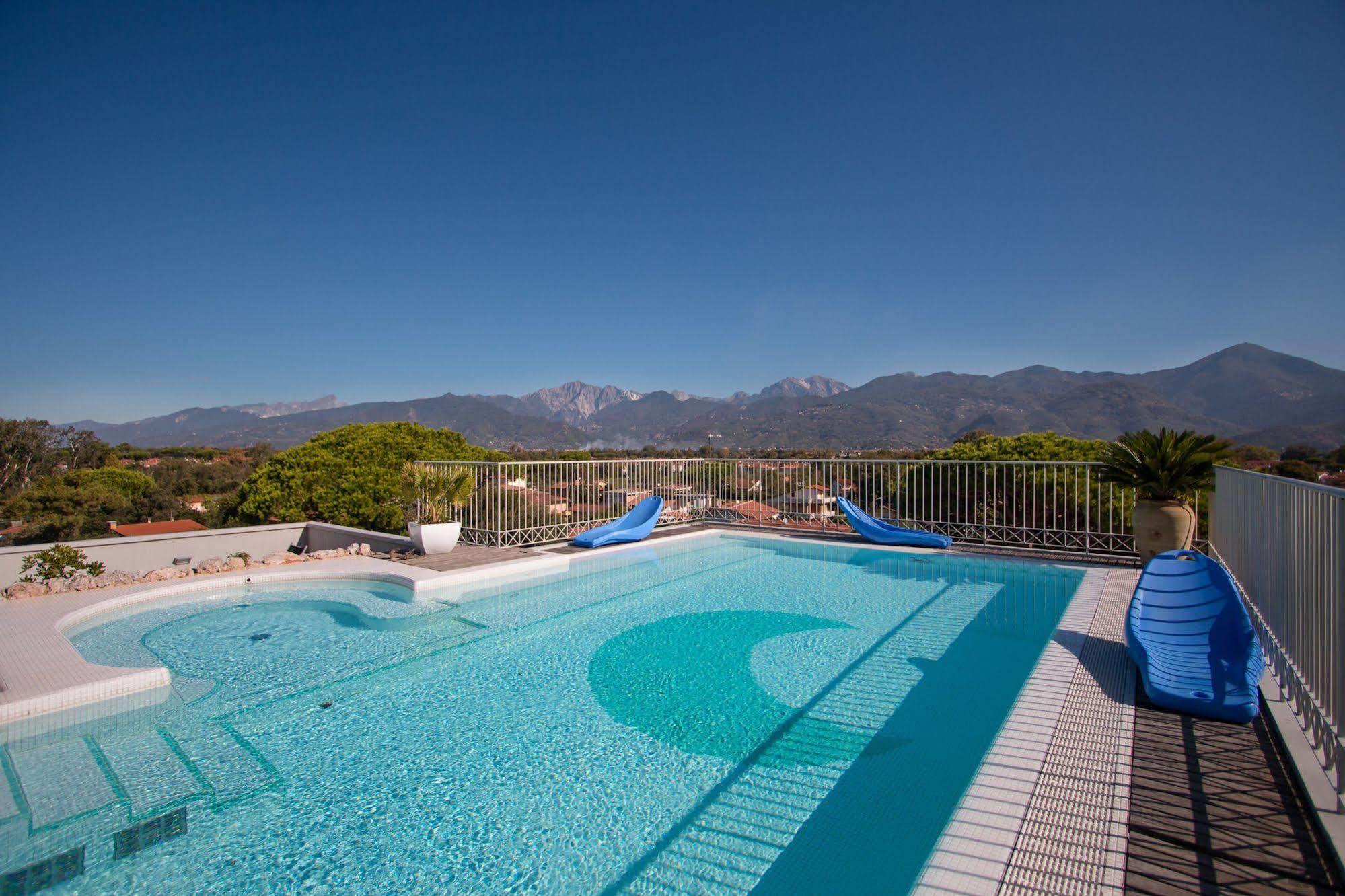 Verdeluna Aparthotel Marina di Pietrasanta Eksteriør bilde